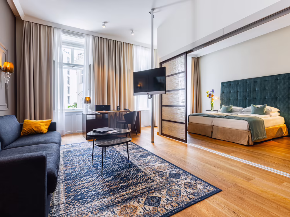 Deluxe Suite HiLight Suites Hotel